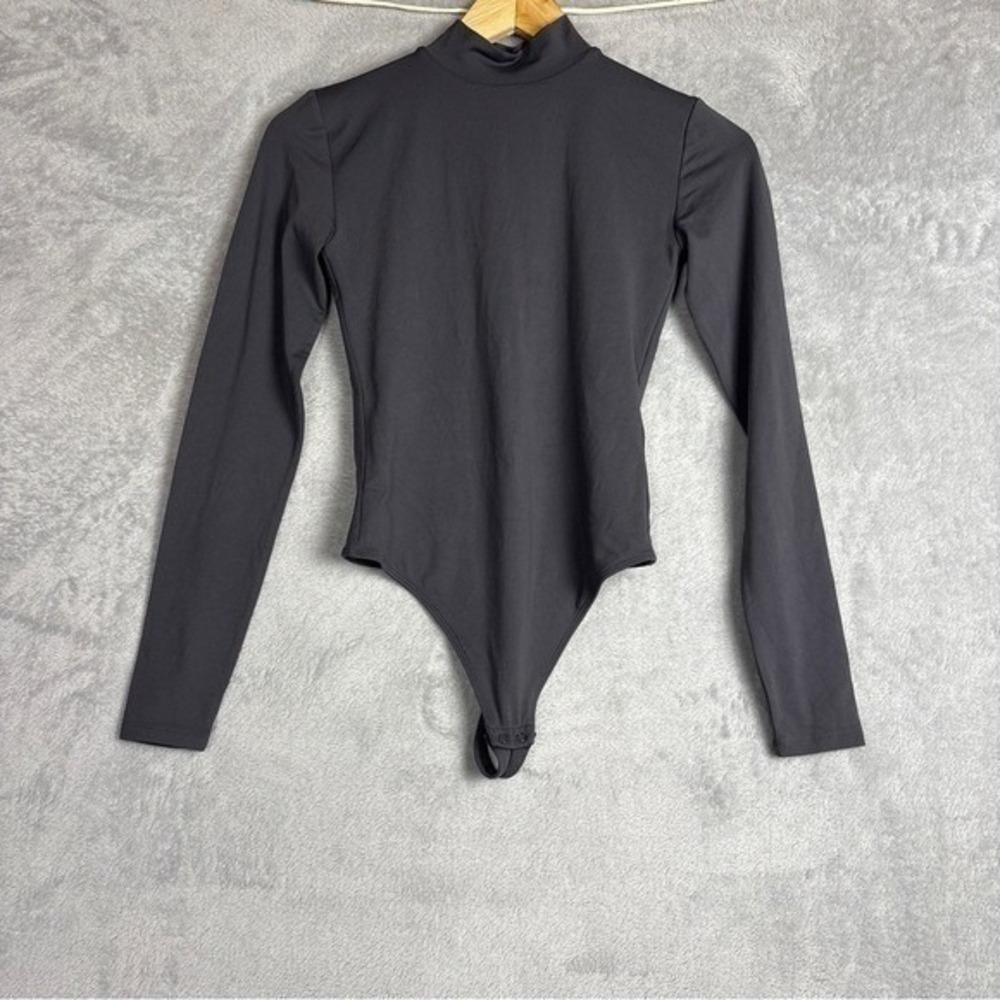 Aritzia Babaton Contour Mockneck Longsleeve Bodysuit‎ XS Grey Minimalist Casual